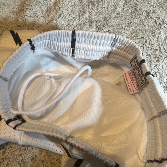 Toronto Raptors Shorts - Picture 5 of 8